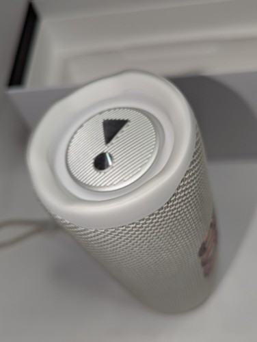 JBL Flip 6 Tragbarer Bluetooth Lautsprecher - Bold Sound Adventure-Ready Weiß - Bild 6 von 9