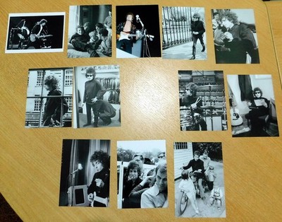 KONVOLUT 12 FOTOS BOB DYLAN 11X15 CM UND MEHR ODER WENIGER GLÄNZEND REPRODUKTIONEN