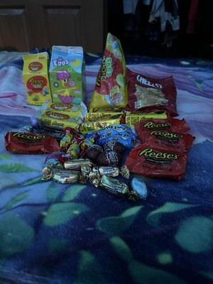 Assorted Candy Mix Chocolate & Bubble Gum Reccess Almond Joys Hershey Candy Lot
