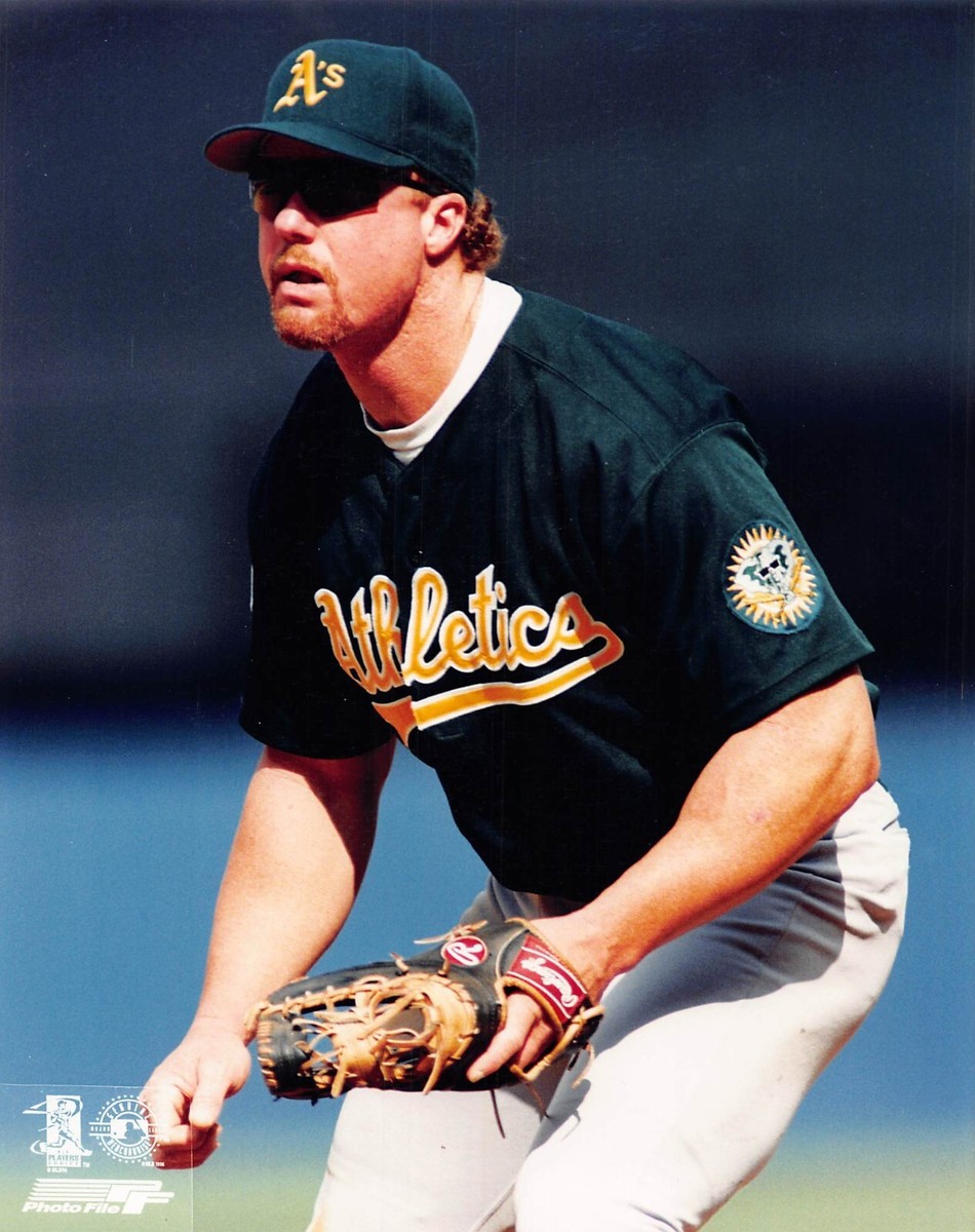 Mark McGwire マグワイヤOakland Athletics Mark McGwire 1997 Circa Card #50 Oakland Athletics | eBay