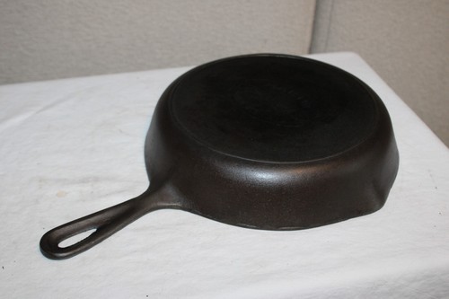 Martin Stove & Range #8 Cast Iron Skillet Hamburger Logo w/ Heat Ring - Picture 9 of 24
