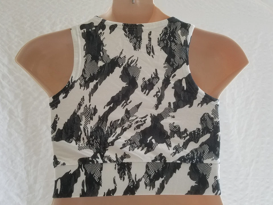 Nuevo Sujetador Deportivo PUMA Recortado Top Activo Logo Estampado Blanco y Negro Talla XL XLarge Foto 3 de 4