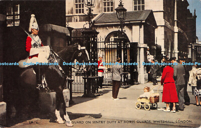 R553927 London Whitehall Rettungsschwimmer im Wachdienst bei Horse Guards Lansdowne Pub