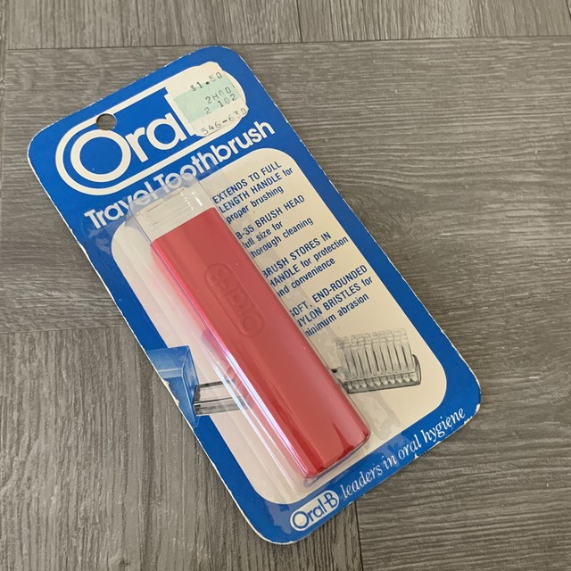 VINTAGE 1980s NEW OralB travel toothbrush w/ holder 702440 NOS New