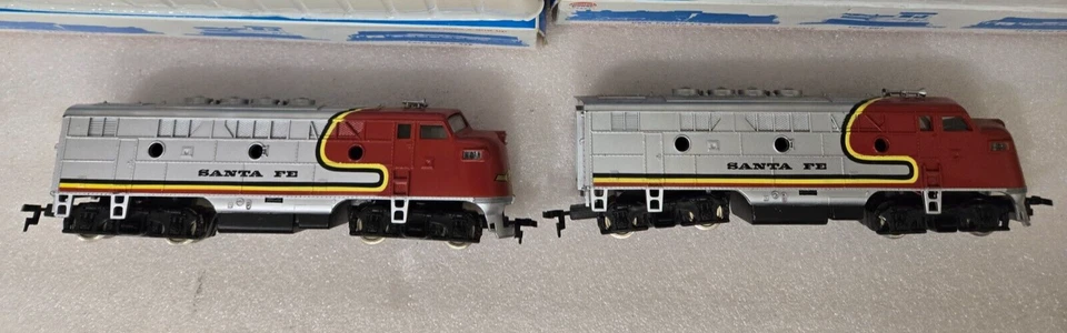 MODEL POWER Model Train F3 Locomotive and F3 Dummy 6730/6731 HO scale - Image 3 of 4