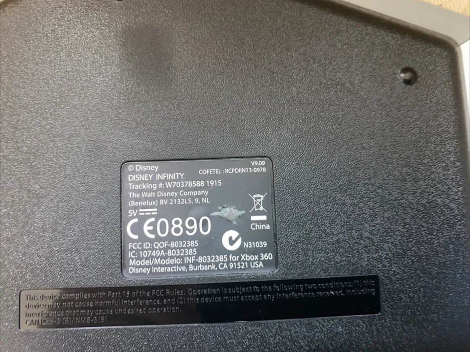 Disney Infinity Portal Base Pad para Xbox 360 Modelo INF-8032385 + 5 Figuras mostradas Foto 4 de 4