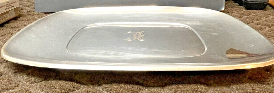 Bandeja rectangular Reed & Barton plata de ley 15" 784 gr. Con monograma Foto 3 de 4