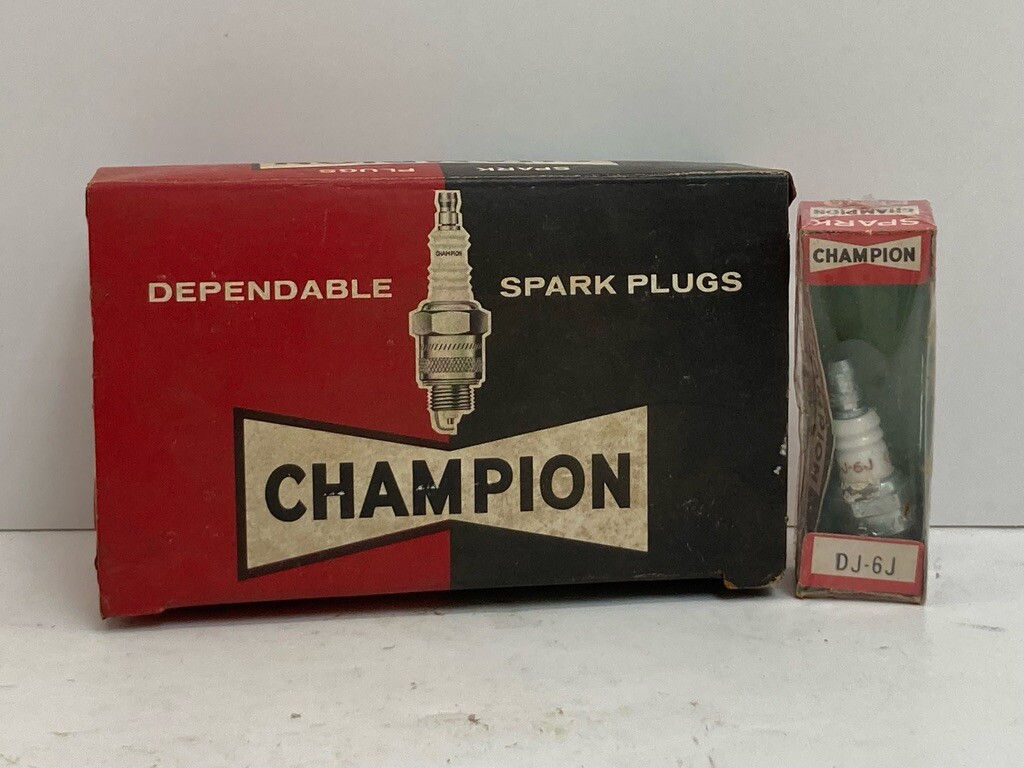 NOS Champion Bantam Spark Plugs  DJ-6J for Small Engine / Power Equip