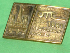  1051- GEOLOGRAPH PIONEER BELT BUCKLE - GAS  OIL WELL - SOLID BRASS, 1981