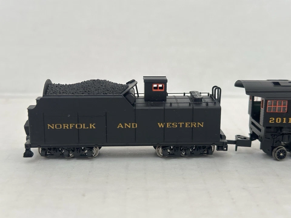 Life-Like N Scale 7525 USRA 2-8-8-2 Steam Locomotive N&W #2011 - Image 4 of 4