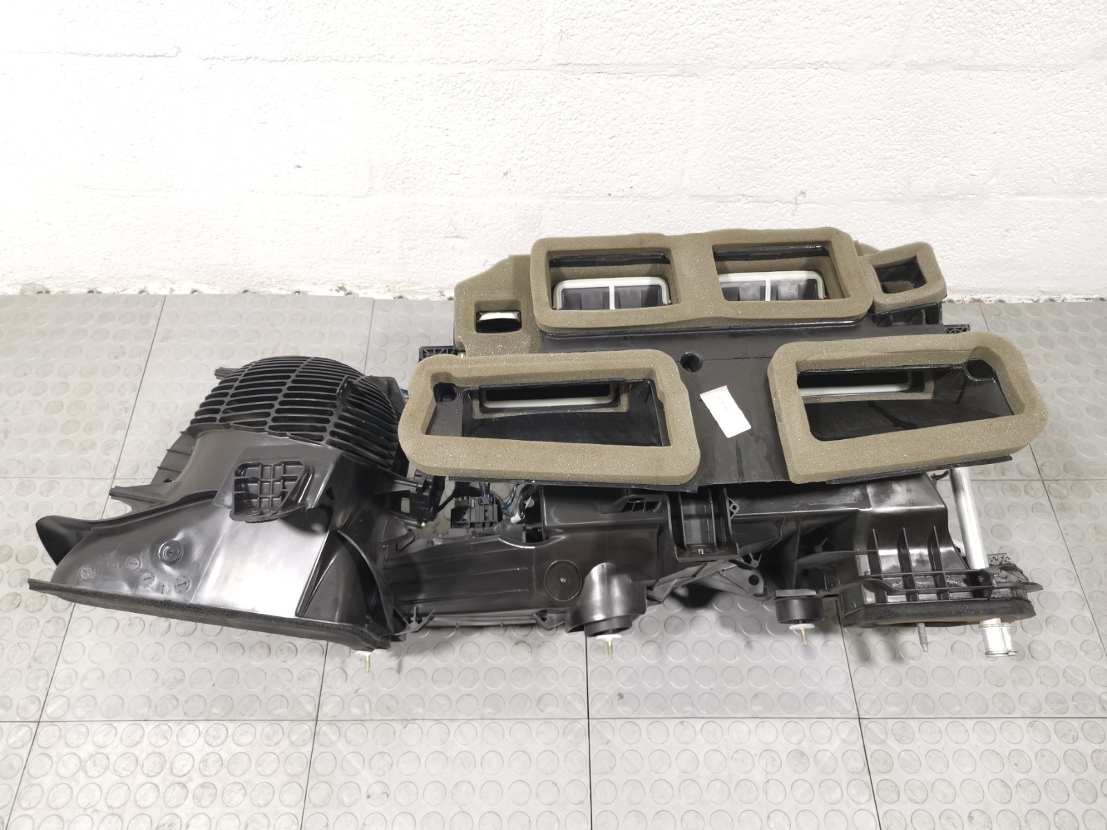 Maserati Ghibli 2016 RWD Auto 3.0 L HVAC A/C Climate Blower Motor Box 670009118
