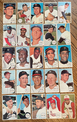 lot of 25 different 1964 Topps Giants 16 Hall of Famers Mantle Clemente Aaron +