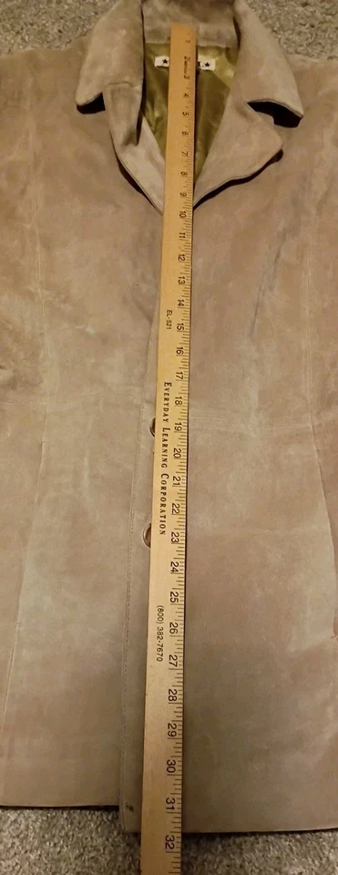 Chaqueta de cuero de gamuza AMI para mujer grande con botones forro satinado rubio tostado Foto 2 de 4