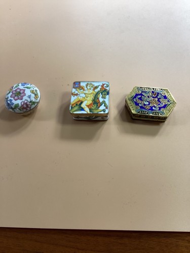 LOT OF 3 ANTIQUE VINTAGE PILL TRINKET BOXES , daisy flower , Cherub
