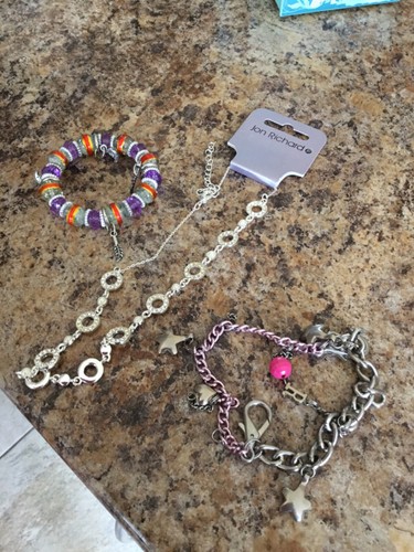 A selection of costume jewellery some new some used - 第 1/6 張圖片
