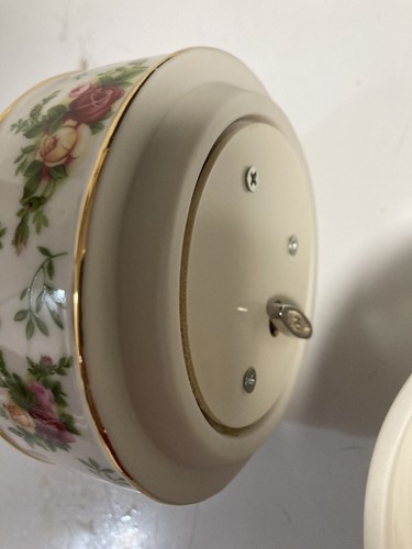 Royal Albert Old Country Roses Musical Trinket Box RARE! FREE SHIP! - Picture 5 of 7