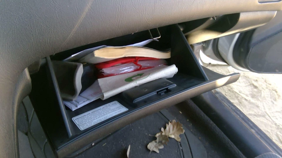 Nissan Máxima 2003 conjunto de guantera puerta completa con pestillo OEM negro G Foto 4 de 4