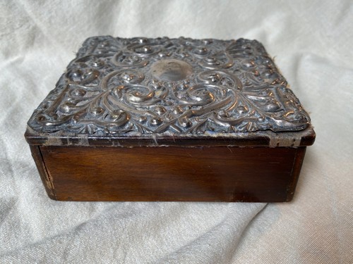 RARE ANTIQUE 1905 SILVER EPPOUSE / CHASED / PIERCED TOP 6" WOOD BOX +PADDED TOP - Picture 7 of 12