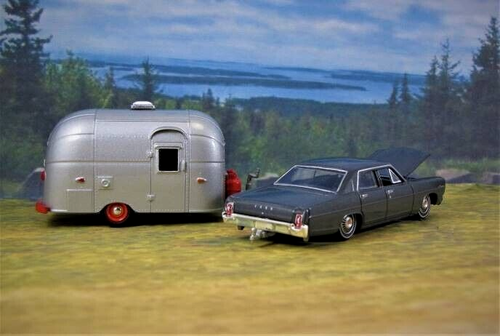 1967 Ford Galaxie Custom and Airstream Camper Trailer Retro Model Set 1/64 Scale - Picture 5 of 8