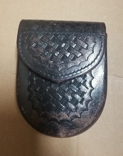 vintage SAFARILAND basket weave HANDCUFF POUCH black leather 90V police TOOLED