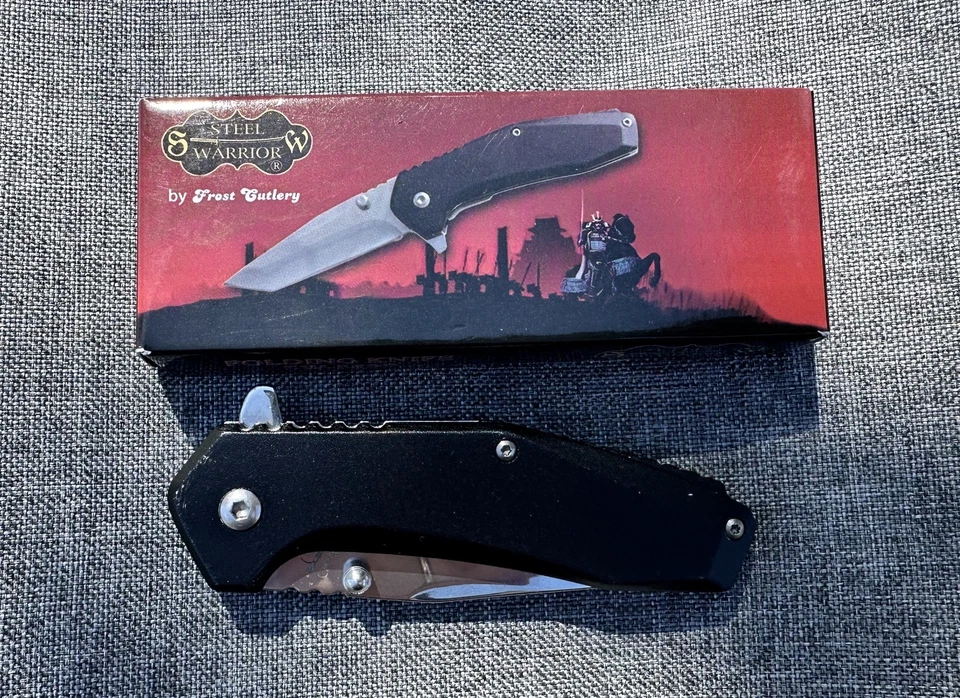 Frost Cutlery Steel Warrior con hoja tanto, mango negro, navaja de bolsillo plegable Foto 2 de 3