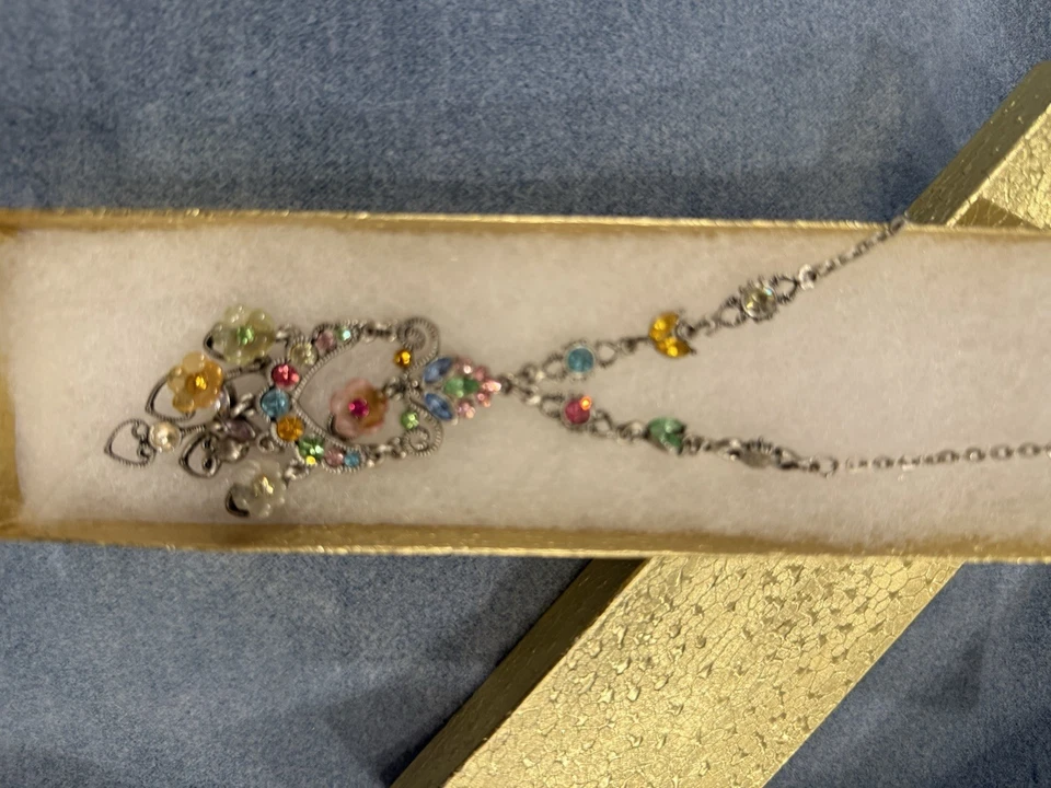 Collar de flores con flecos coloridos de diamantes de imitación de cristal en caja de regalo Foto 3 de 3