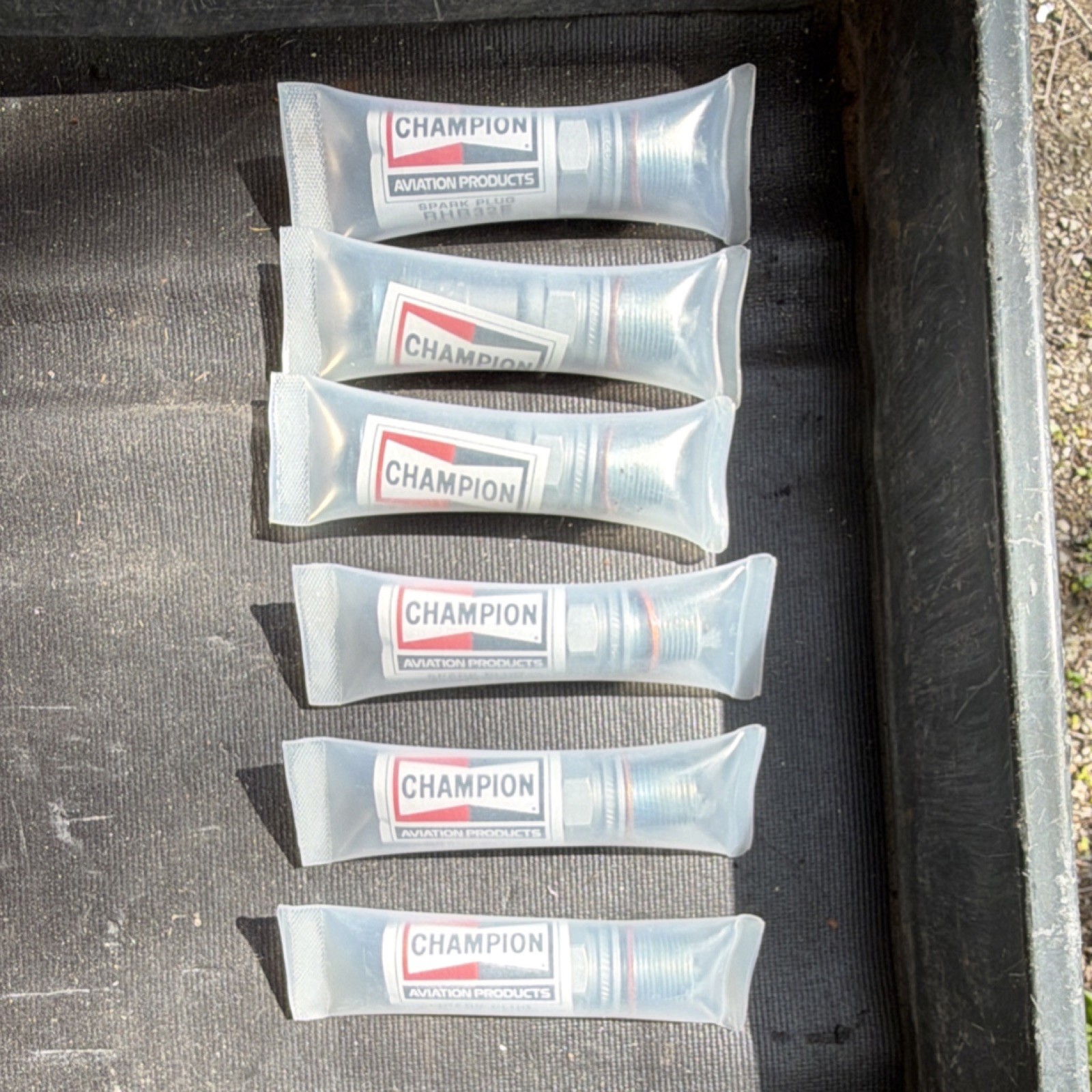 CHAMPION AVIATION SPARK PLUGS RHB32E - 6 PLUGS - BRAND NEW