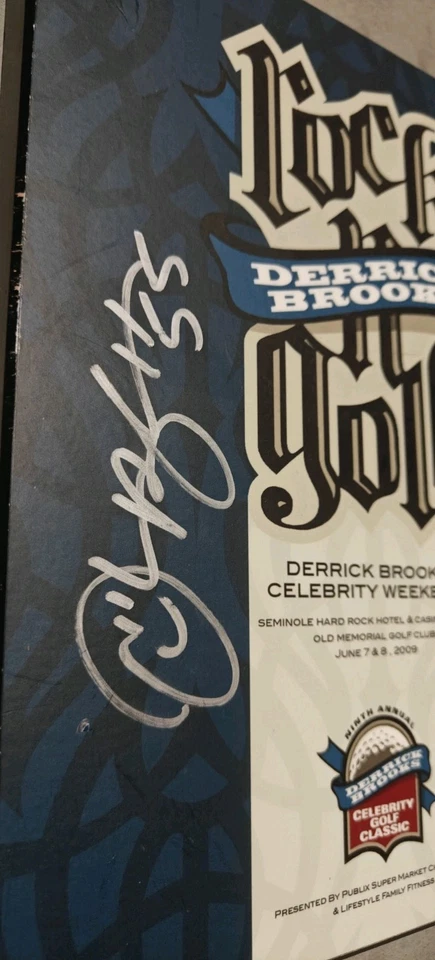 Autógrafo Derrick Brooks Tampa Bay Buccaneers "Rock N Golf" 9ª Placa Anual Foto 2 de 4