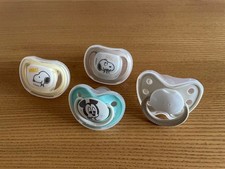 4 pacifiers with case fb59d8