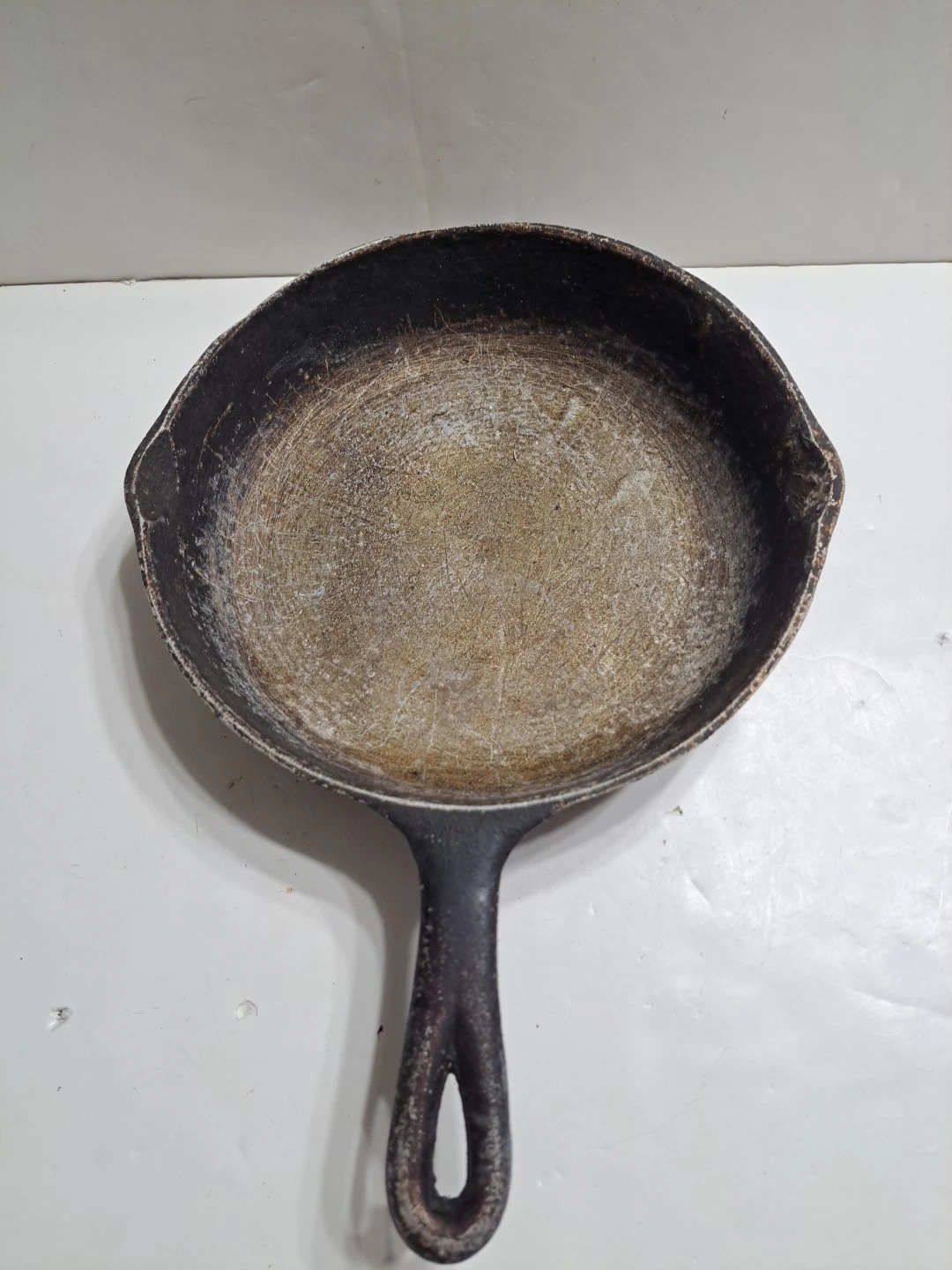 Worn Down Cast Iron Skillet 9.5" Diameter