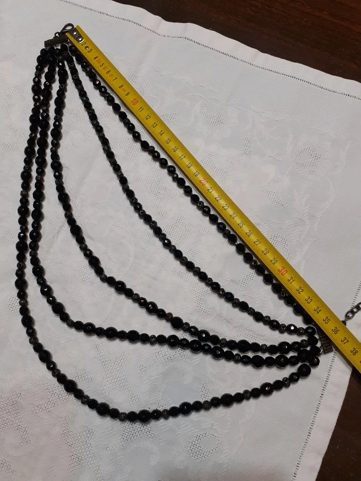 Collana Multifilo In Perle Di Vetro Nero E Perline Metalliche - Immagine 4 di 4