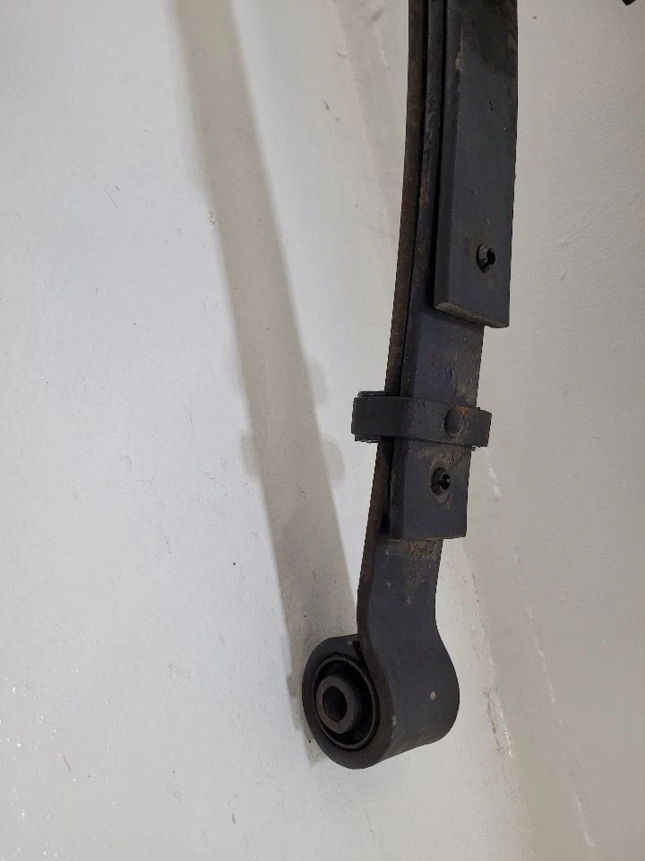 2007 07 NISSAN TITAN RH Right Rear Leaf Spring 550207S20A        - Imagem 3 de 4