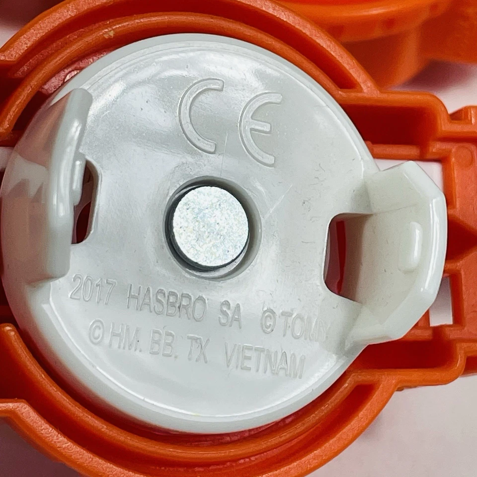 Par de lanzadores Beyblade Burst Rise con cables de tracción y 4 tapas Foto 3 de 4