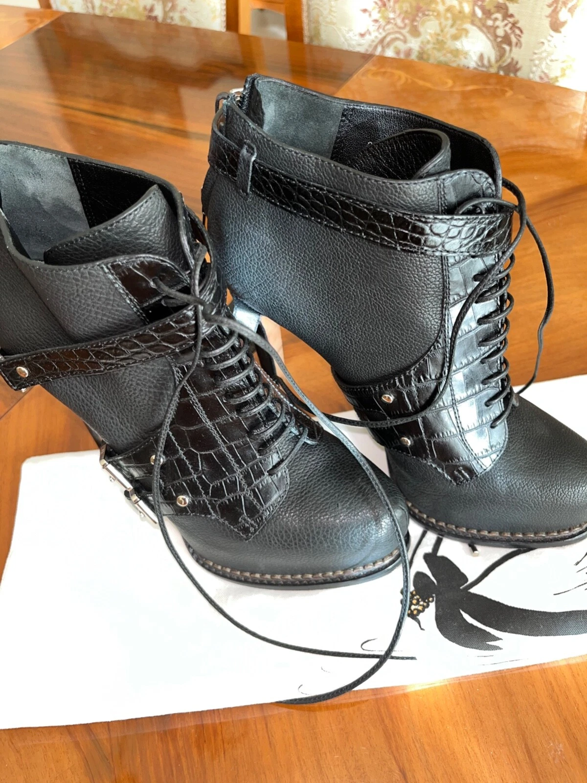 CHRISTIAN DIOR Bottes en cuir noir bouton espion double boucles Dior bottes à talons