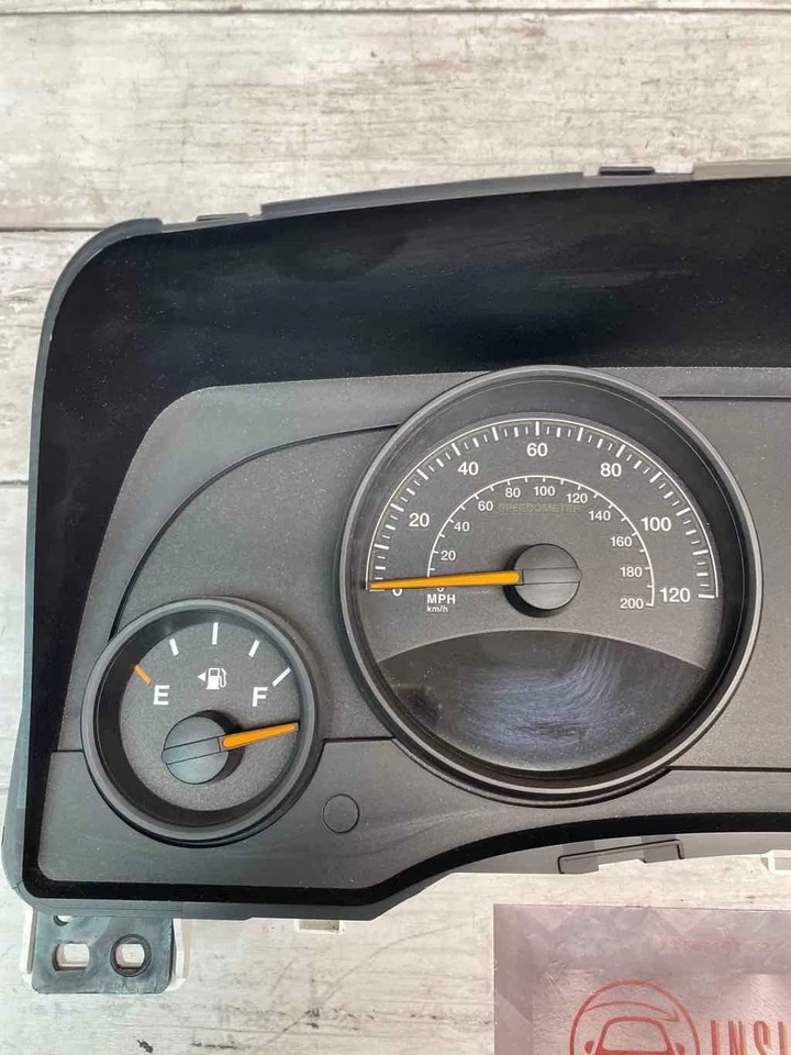 Jeep Compass 2014 cuadro de instrumentos velocímetro OEM 56054258AE sin cubierta frontal Foto 3 de 4
