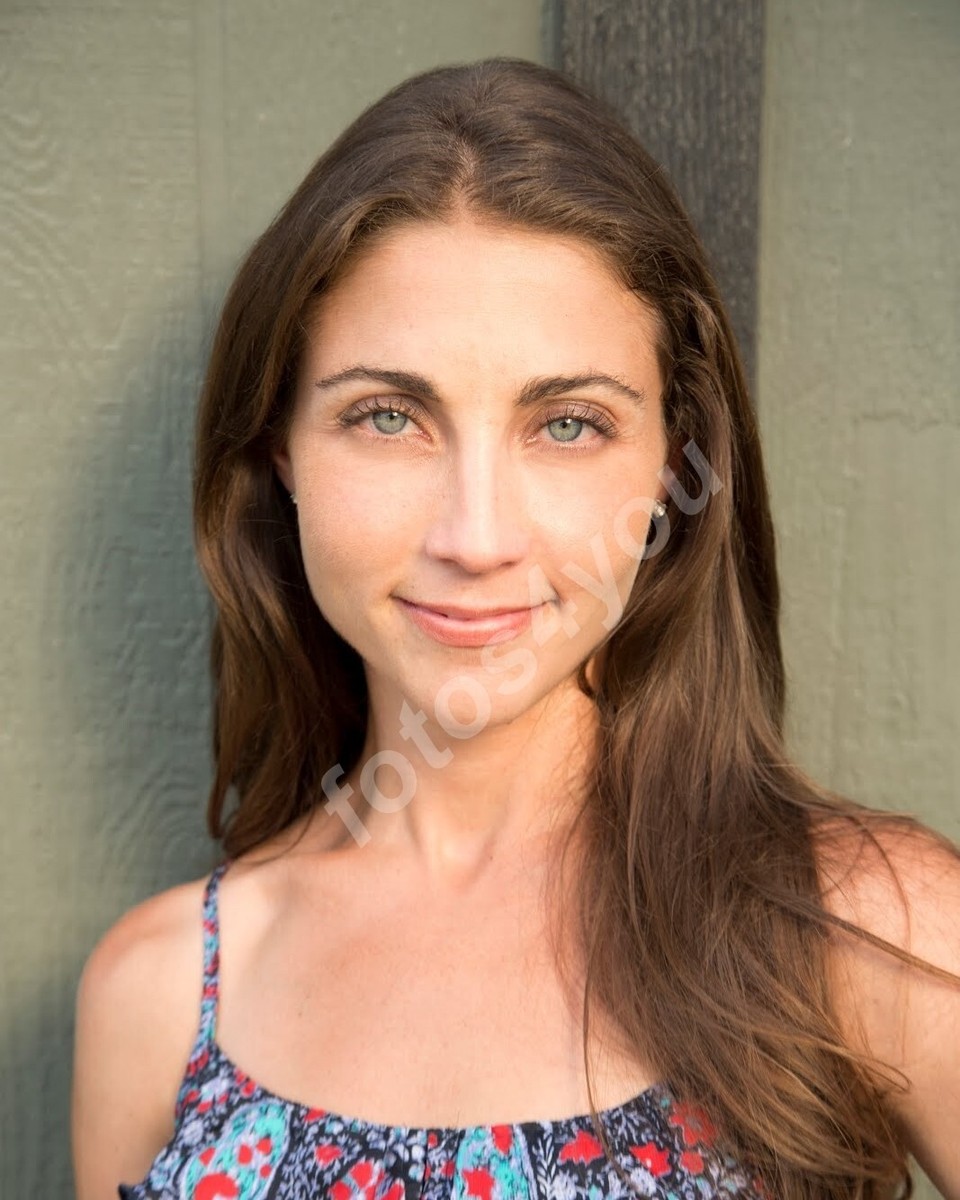 Mary Padian 8X10 Glossy Photo Picture