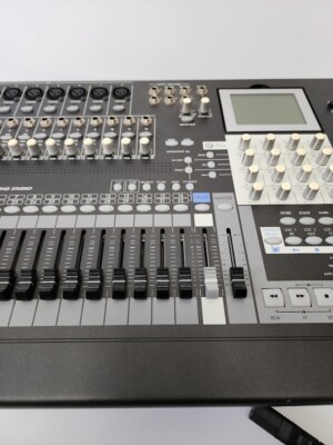 KORG D3200 マルチトラックレコーダー Korg D3200 - Desktop Digital Workstation D3200 B&H Photo Video