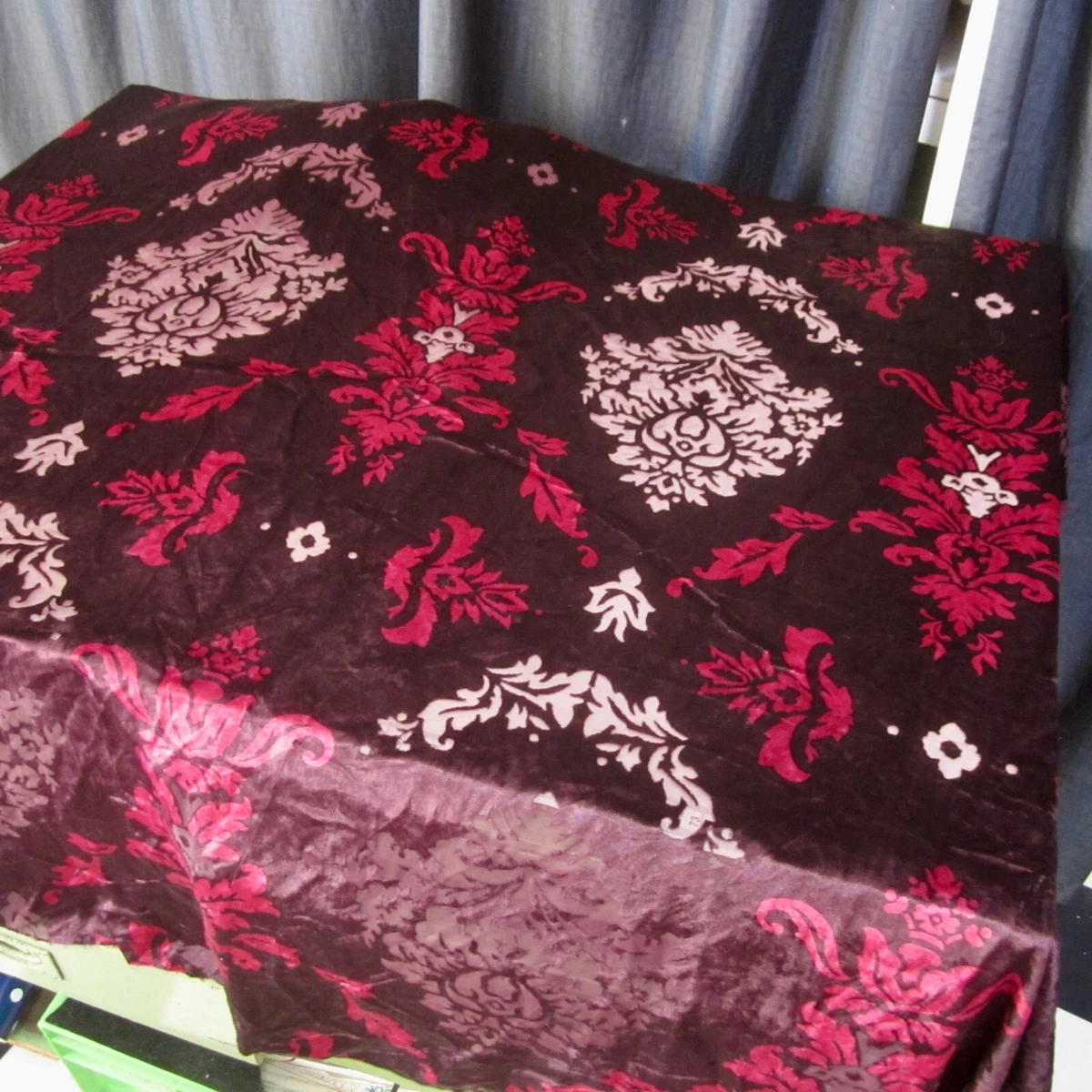 1m x 138cm Retro Vintage Style Fabric Burnt out Velvet Purple Pink Damask Motif