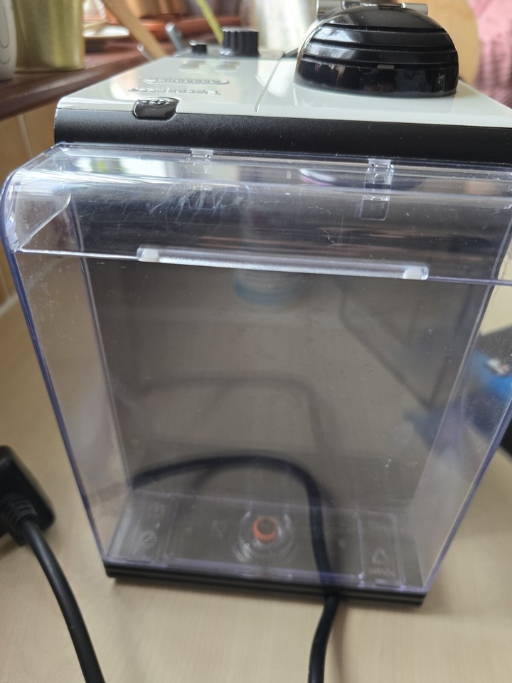 DeLonghi EN520 W Nespresso Lattissima Coffee Maker With Extras Good