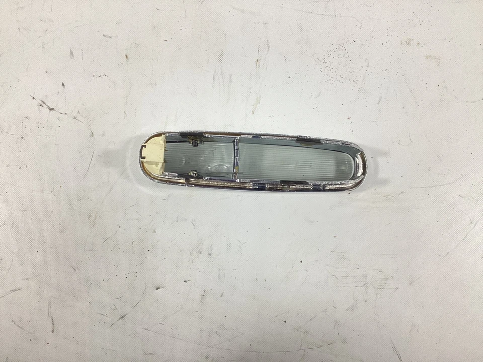 Jaguar XJ8 1998-2003 VDP asiento trasero interior domo iluminación LH LNA5360AC OEM. Foto 2 de 4