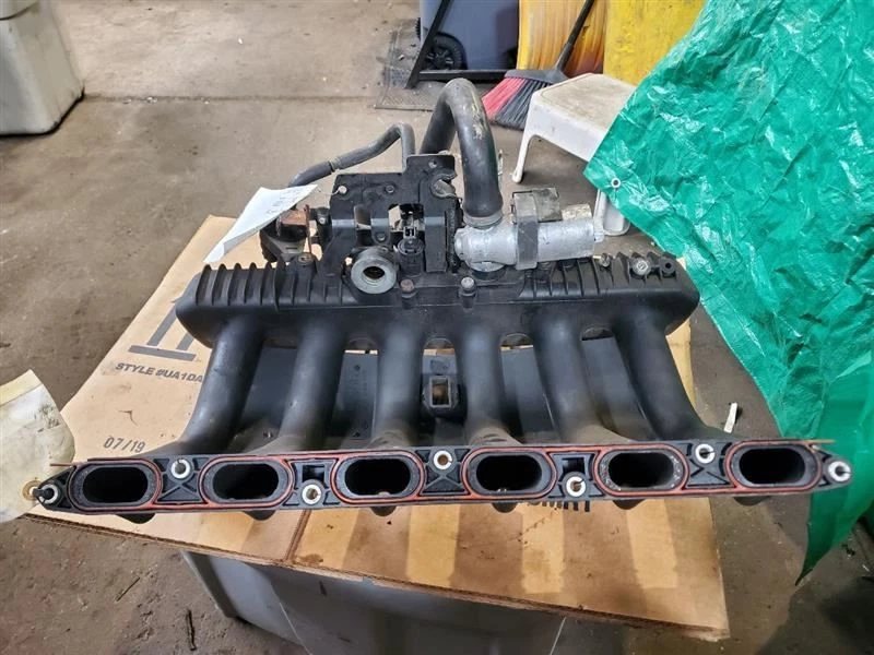 Intake Manifold Fits 97-98 BMW 528i 572795 - Image 2 of 4
