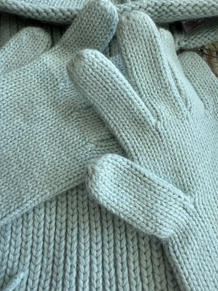 Ann Taylor Mujer Cálido Sombrero con Bufanda y Guantes OS Foto 3 de 4