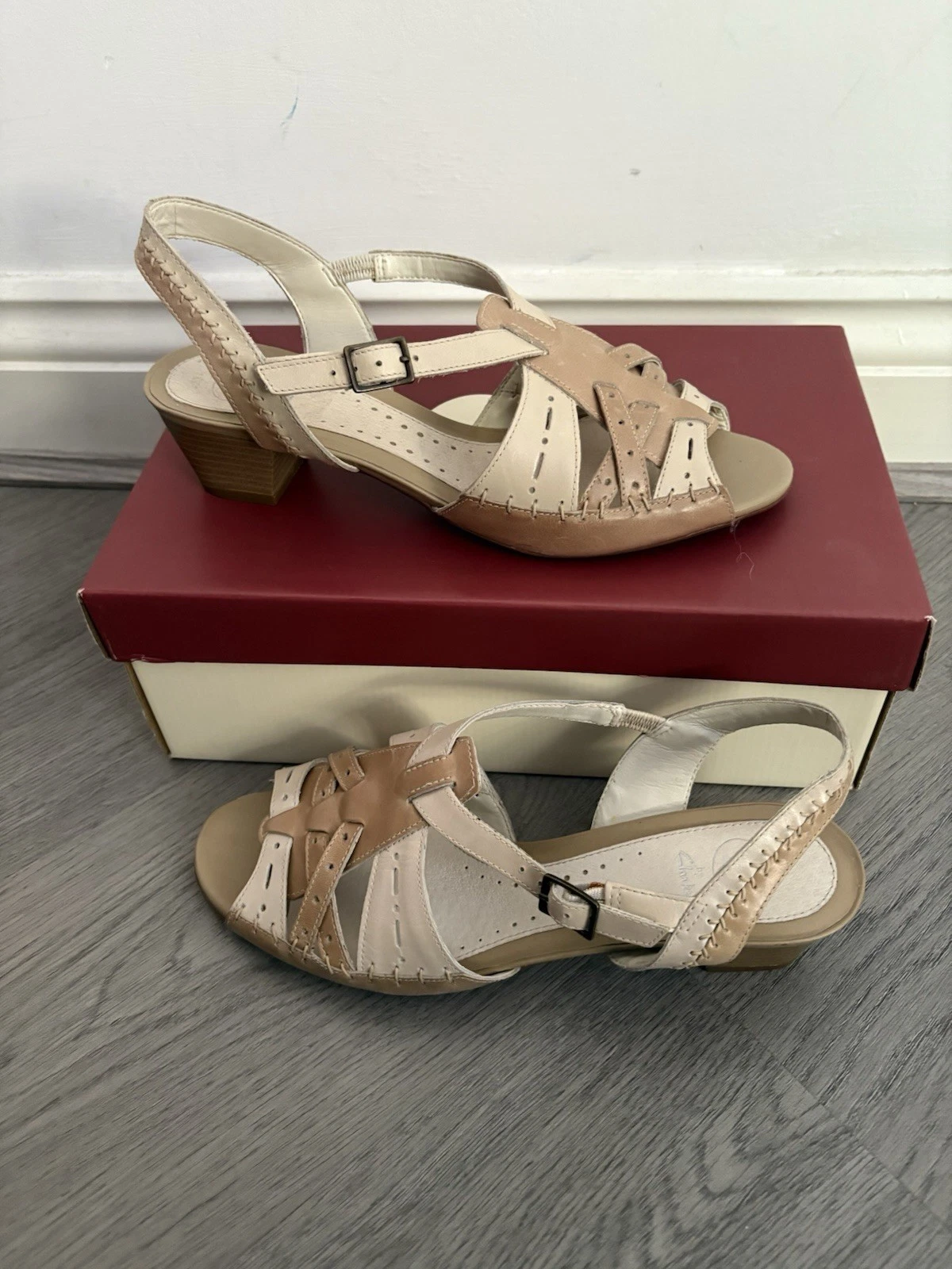 Sandali donna K By Clarks Pilgrim pizzo beige in pelle taglia UK 6 nuovi con scatola