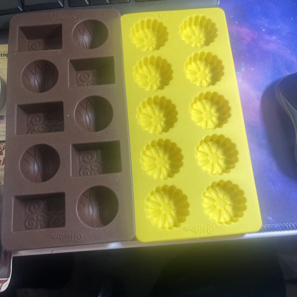 SCULPEY POLYMER CLAY ACCESORIES MOLDS TOLLS AND COLORING BAG 53 - Image 3 of 4