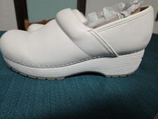 Sketchers White Work Shoes Womens Slip ResistantL10 " By 3 W 1.5 heel SZ 9.5