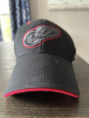Fan Favorite Detroit Red Wings NHL Hockey Adjustable Snapback Cap Hat Black Red