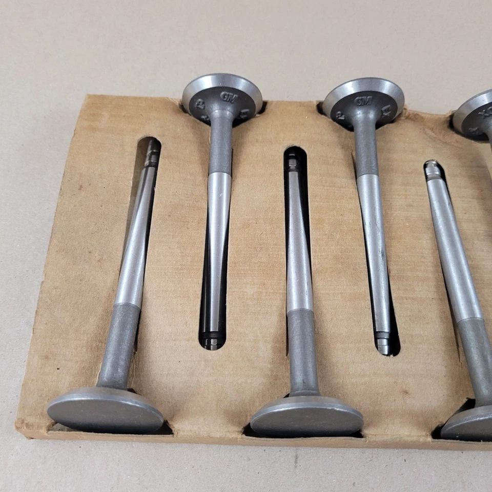 8 nuevas válvulas de escape genuinas GM 1955 Oldsmobile 324 V-8 566178 576015 567261 Foto 3 de 4