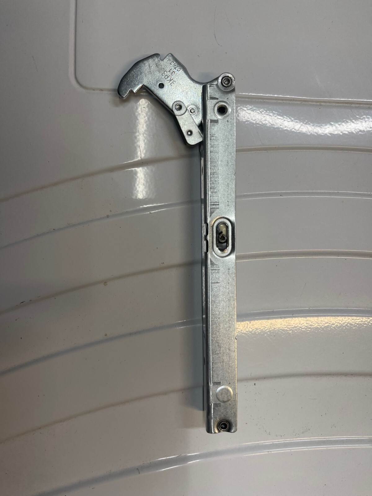Charnière mécanique C00609934 pour porte de four encastrable et cuisinière