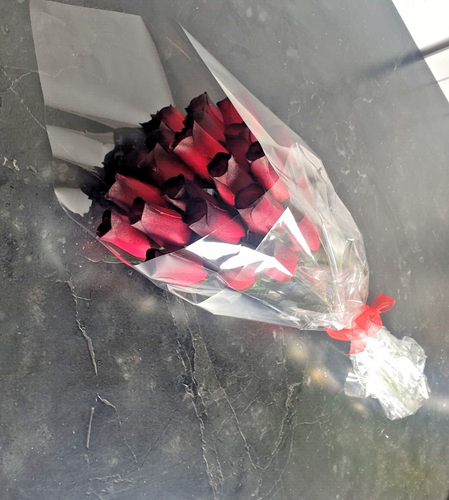 6 rose in legno con foglie -rosso scuro con punta nera -bocciolo più grande - stelo lungo 44 cm - Foto 6 di 9