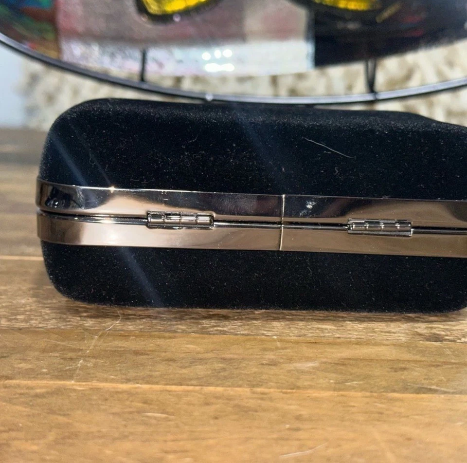 Giorgio Armani天鹅绒手拿包  — 第 3/4 张图片